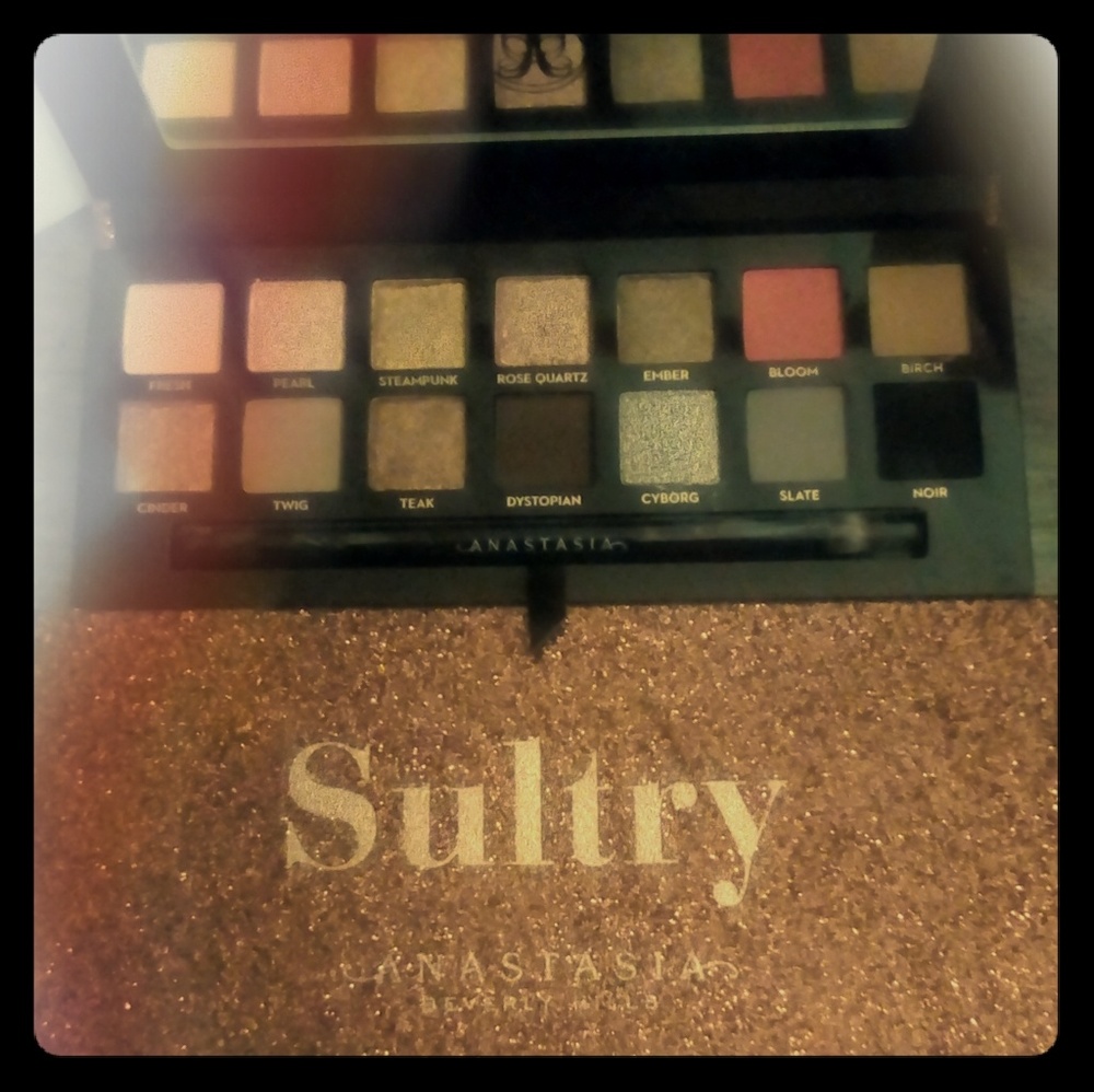 SOLD ON ♏ERCARI Anastasia Sultry